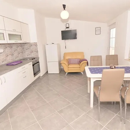 Apartamento By The Sea Tkon, Pasman - 16589