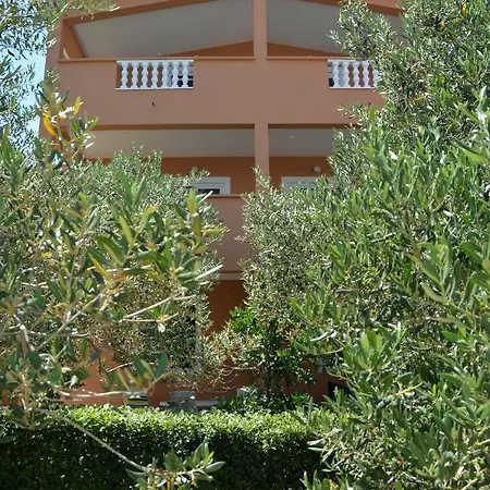 By The Sea Tkon, Pasman - 16589 *