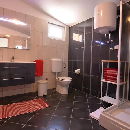 By The Sea Tkon, Pasman - 16589 特孔