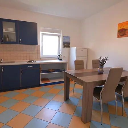 By The Sea Tkon, Pasman - 16589 *